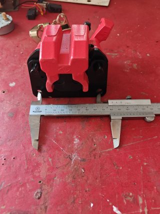 Pinza de freno trasero roja