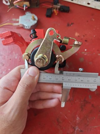 Pinza de freno trasero roja