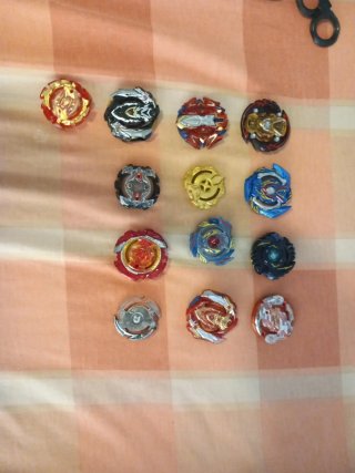 Lanzadores Beyblade y Pista