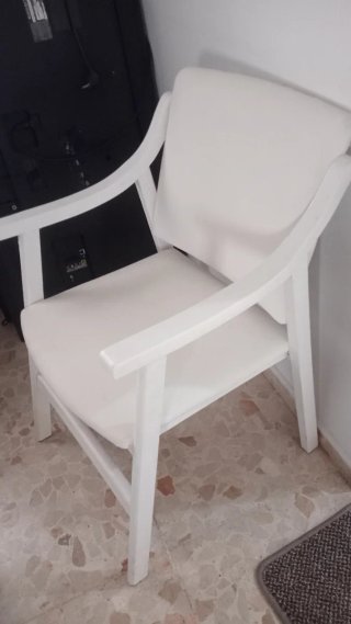 2 Sillas de Madera Blancas