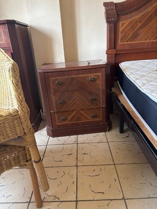 Cómoda y Mesitas de Noche Madera