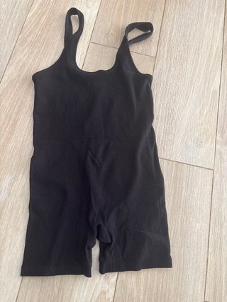 Mono corto tirantes negro mujer