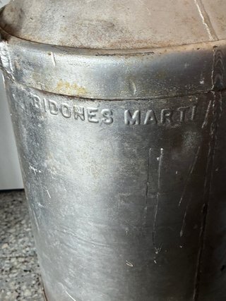 Cántaro lechero de hierro antiguo