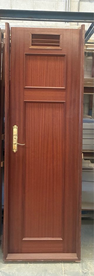 Puerta Sapelly Serie Construcción modelo recto