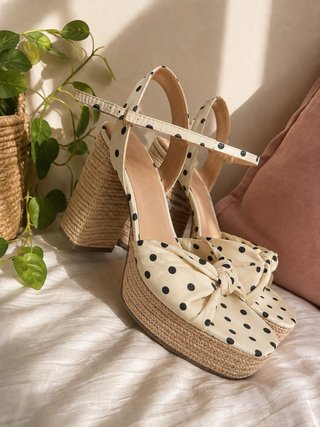 Sandalias de cuña lunares talla 41
