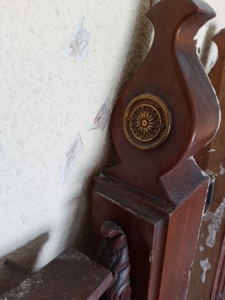Hojas de puerta abatible antigua de madera maciza