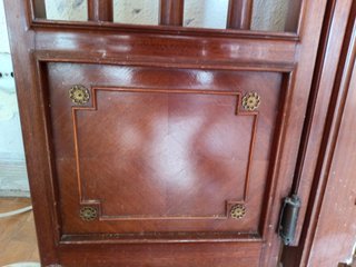 Hojas de puerta abatible antigua de madera maciza
