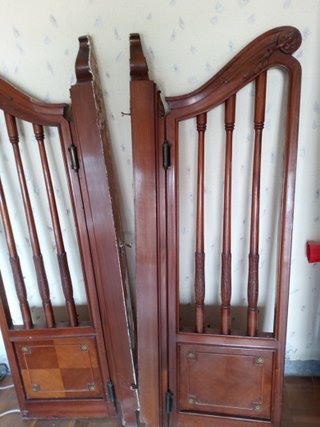 Hojas de puerta abatible antigua de madera maciza
