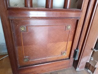 Hojas de puerta abatible antigua de madera maciza
