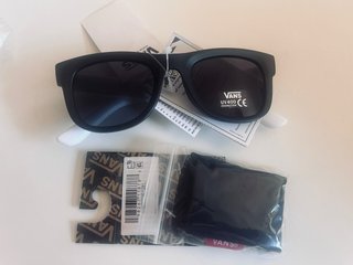 Gafas de sol Vans negras y blancas