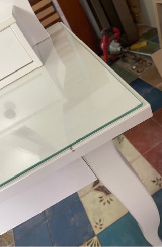 Tocador blanco con espejo y cajones