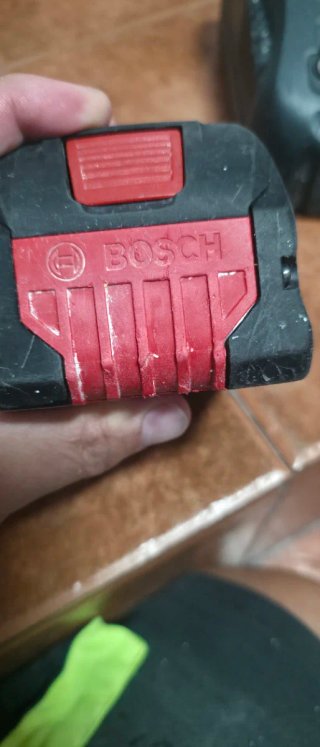 Cargador y 2 Baterías Bosch 18V