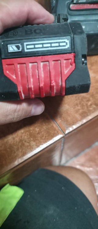 Cargador y 2 Baterías Bosch 18V