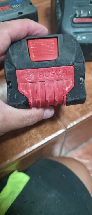 Cargador y 2 Baterías Bosch 18V