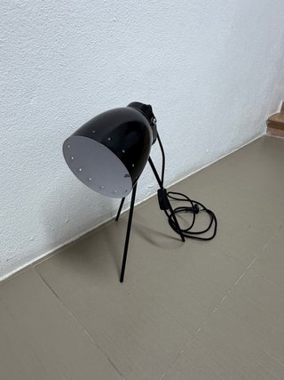 Lámpara de mesa industrial negra