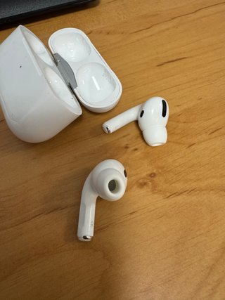 Apple AirPods Pro - MagSafe / Lightning