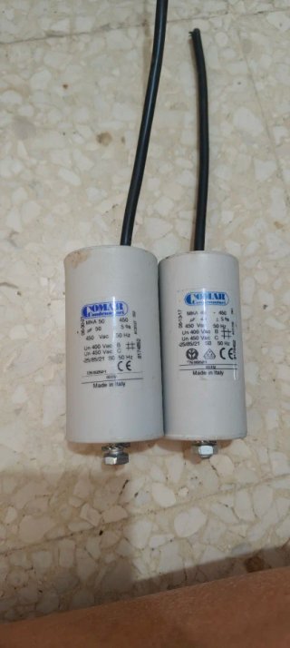 2 Condensadores COMAR MKA 50 µF 450 Vac