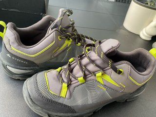 Zapatos de montaña Quechua grises y verdes