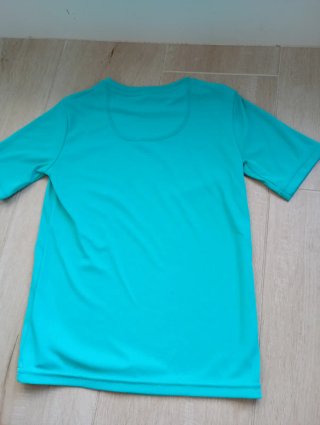 Camiseta de manga corta para playa