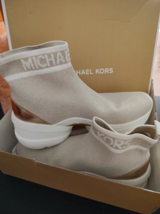 Botas deportivas Michael Kors beige y oro