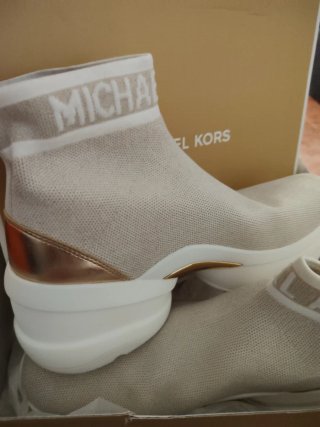 Botas deportivas Michael Kors beige y oro
