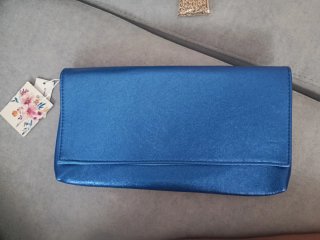 Bolso fiesta azul noche con cadena dorada