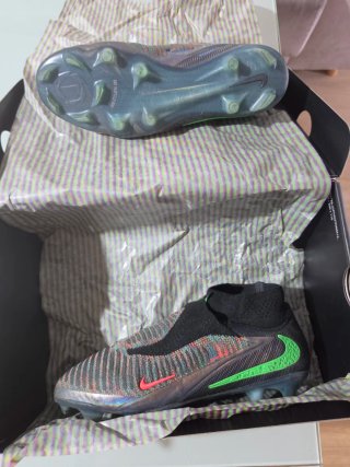 Botas de fútbol Nike multicolor talla