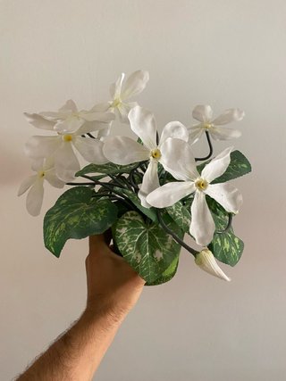 Planta artificial decorativa flores blancas