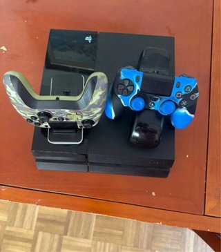 Consola PS4 Negra + 1 Mando, el verde