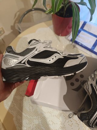 Saucony ProGrid Omni 9 Negro/Plata