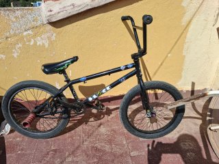 Bicicleta BMX negra