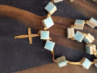 Rosario azul y dorado