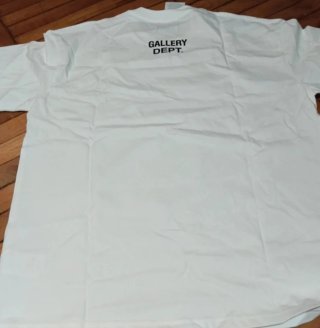 Camiseta Gallery Dept. Stop Being Racist
