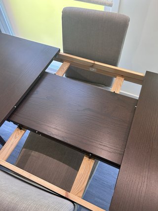 Mesa extensible Ikea Bjursta + 4 sillas tapizadas