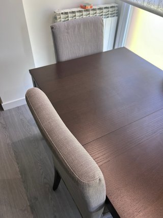 Mesa extensible Ikea Bjursta + 4 sillas tapizadas