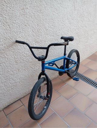 Bicicleta BMX azul