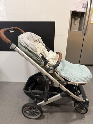 UPPAbaby CRUZ V2 + capazo + saco invierno + funda