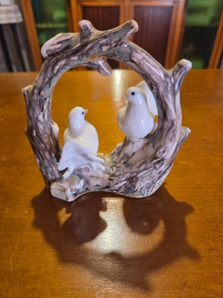 Figura de Porcelana Vintage "Pareja de Palomas"