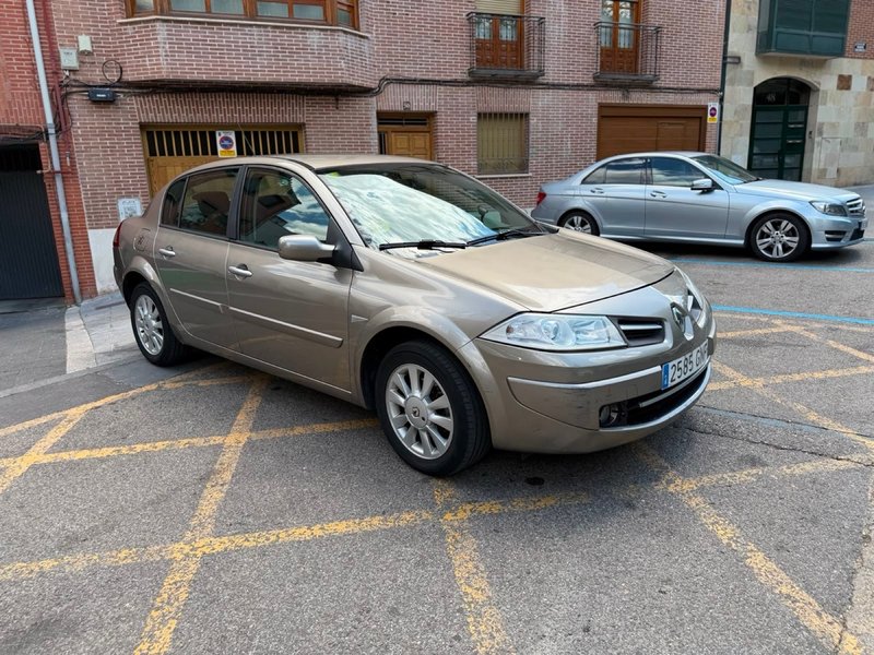 Renault Megane 2009 - foto 1