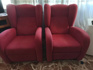 Sofá y sillones reclinables tela roja