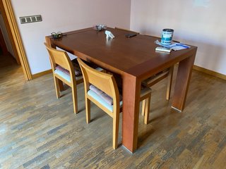 Juego de 4 sillas de madera