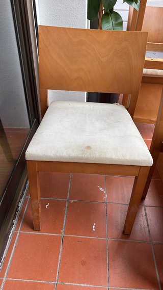 Juego de 4 sillas de madera
