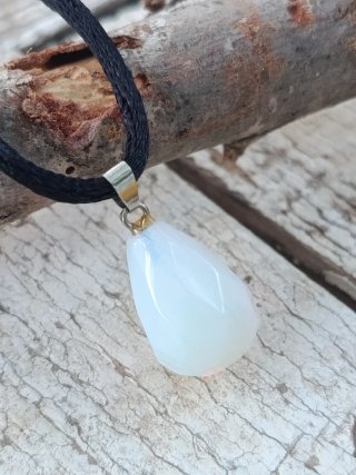 Oferta!! Colgante Opalina Lágrima con cordón