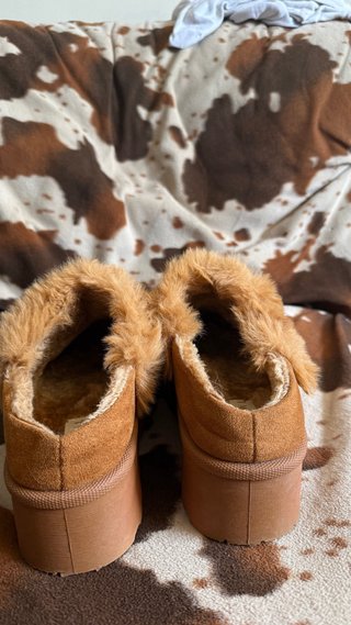 Botas de pelo UGG beige y marrón
