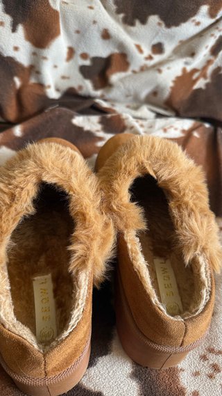 Botas de pelo UGG beige y marrón