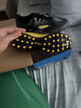 Zapatillas Fútbol Joma Negras y Amarillas