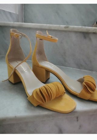 Sandalias Martinelli amarillas talla 37