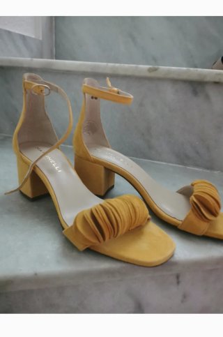 Sandalias Martinelli amarillas talla 37