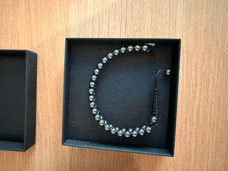 Pulsera Lotus Hematites Negra y Gris