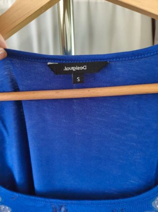 Camiseta azul estampada flores Desigual Talla S